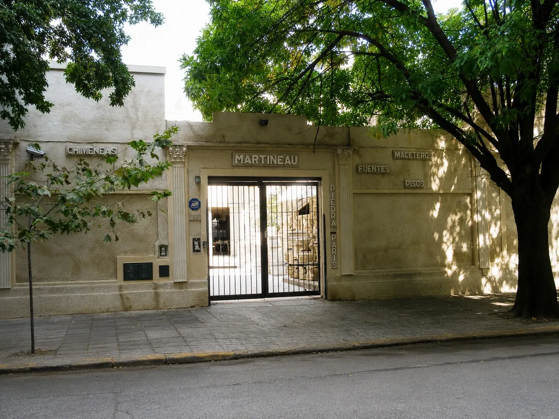 Fachada del taller de Martineau sobre la calle, con el cartel Martineau